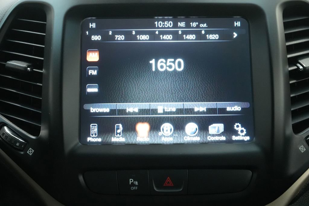 Used 2018 Jeep Cherokee Limited image 32