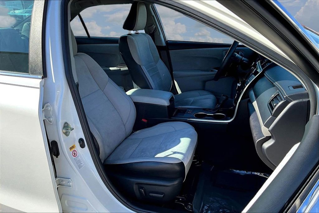 Used 2017 Toyota Camry XSE FWD image 31