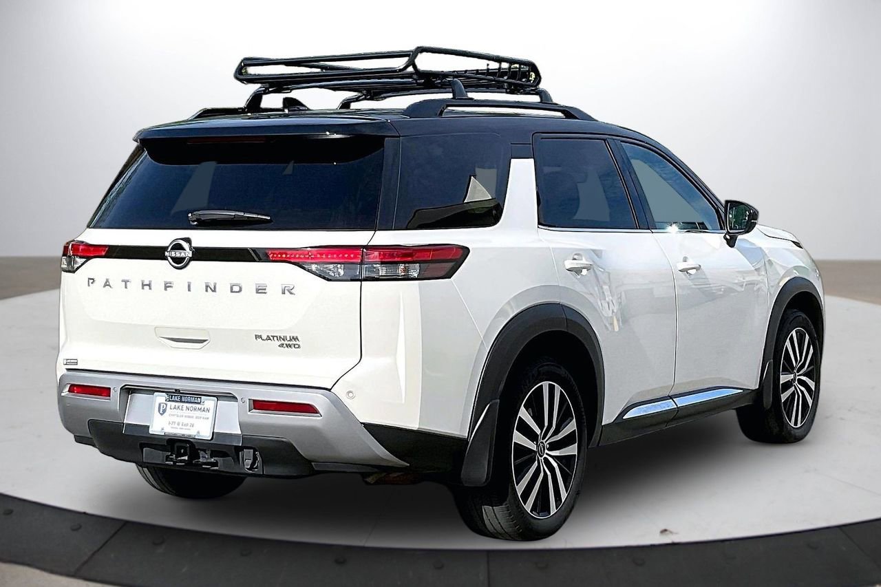 Used 2023 Nissan Pathfinder Platinum image 9