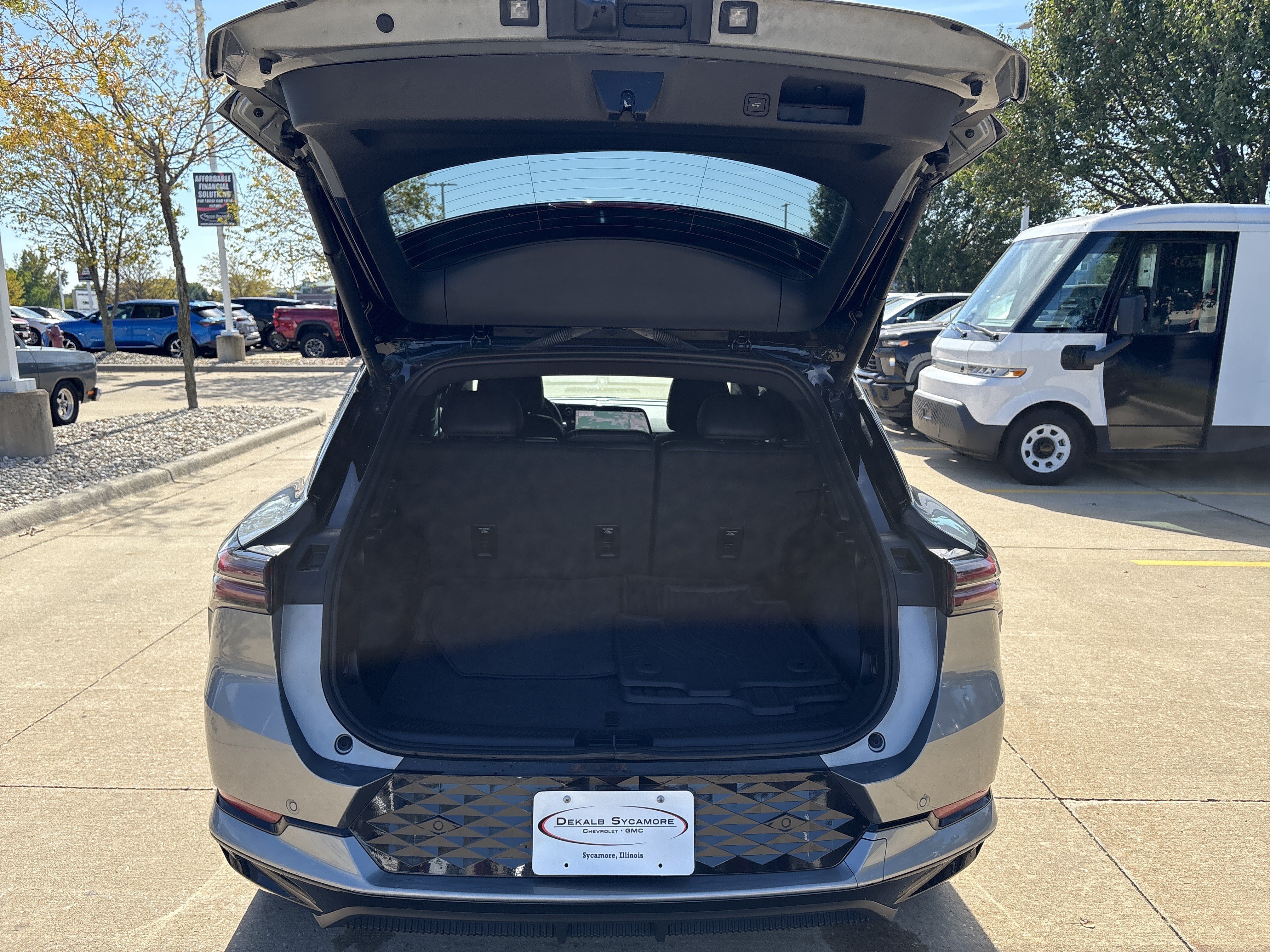 Used 2024 Chevrolet Equinox EV RS FWD image 12