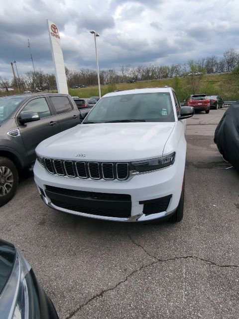 Used 2023 Jeep Grand Cherokee L Laredo image 2