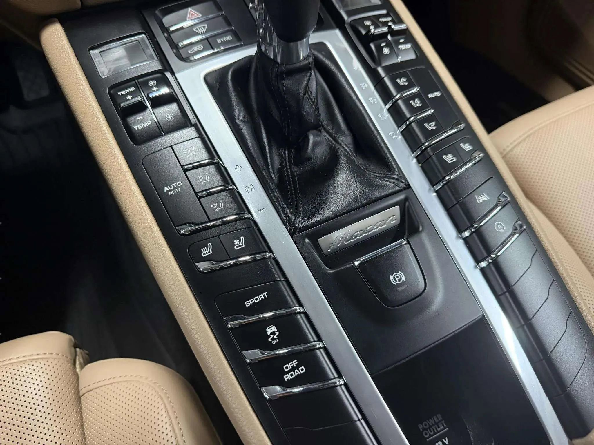 Used 2020 Porsche Macan Sport Edition image 25