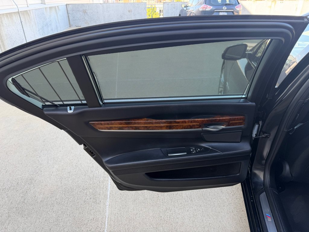 Used 2014 BMW 750Li xDrive AWD/4WD image 27