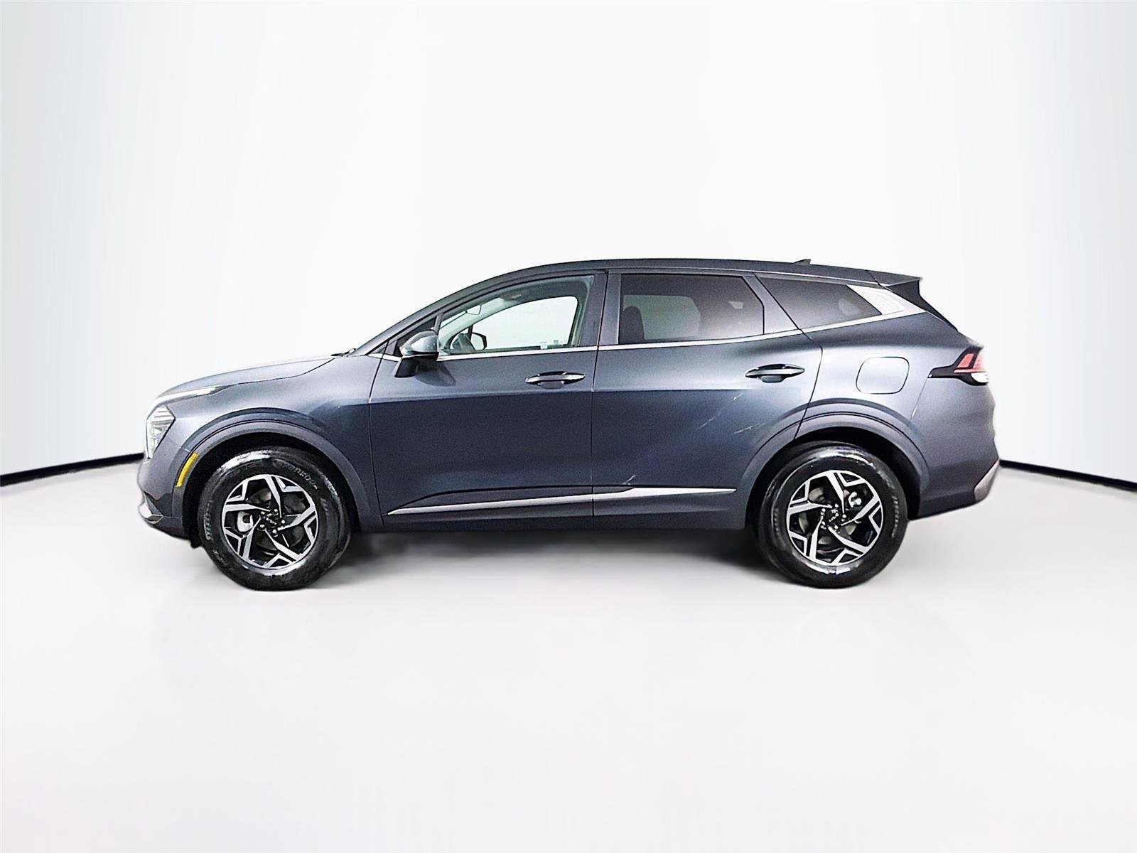 Used 2024 Kia Sportage LX image 4