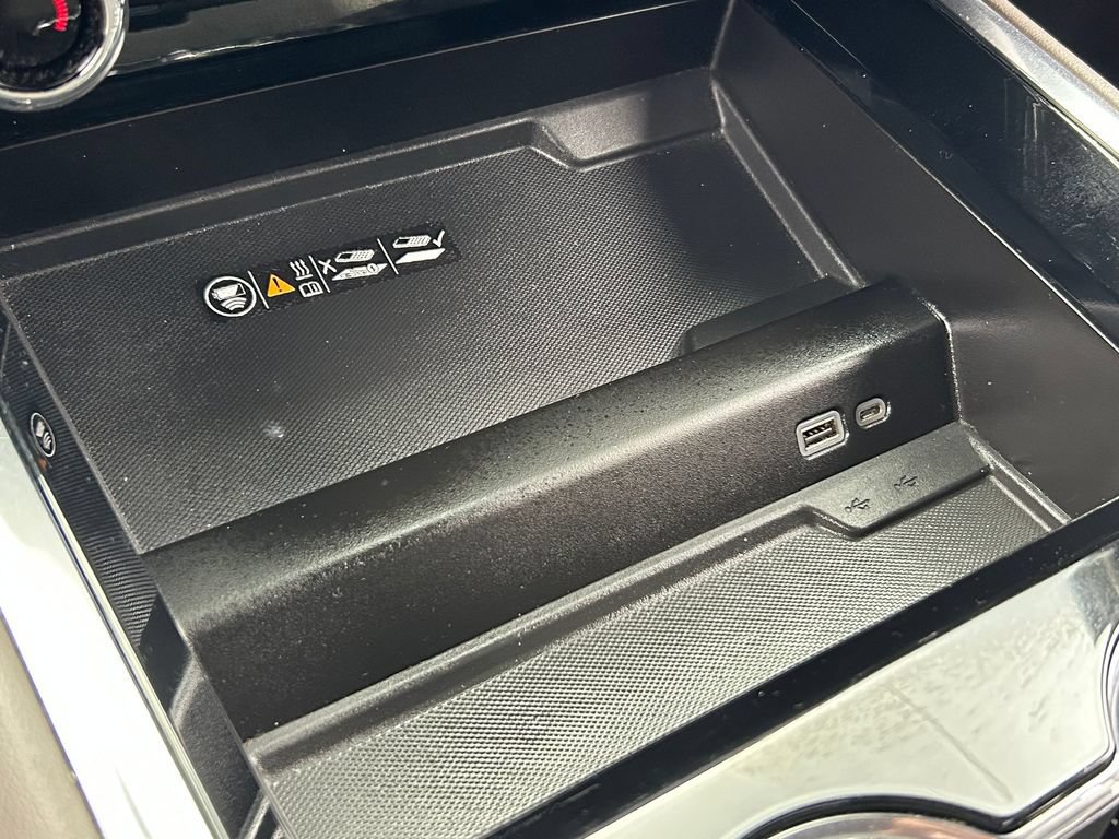 Used 2025 Chevrolet Suburban LT RWD image 40