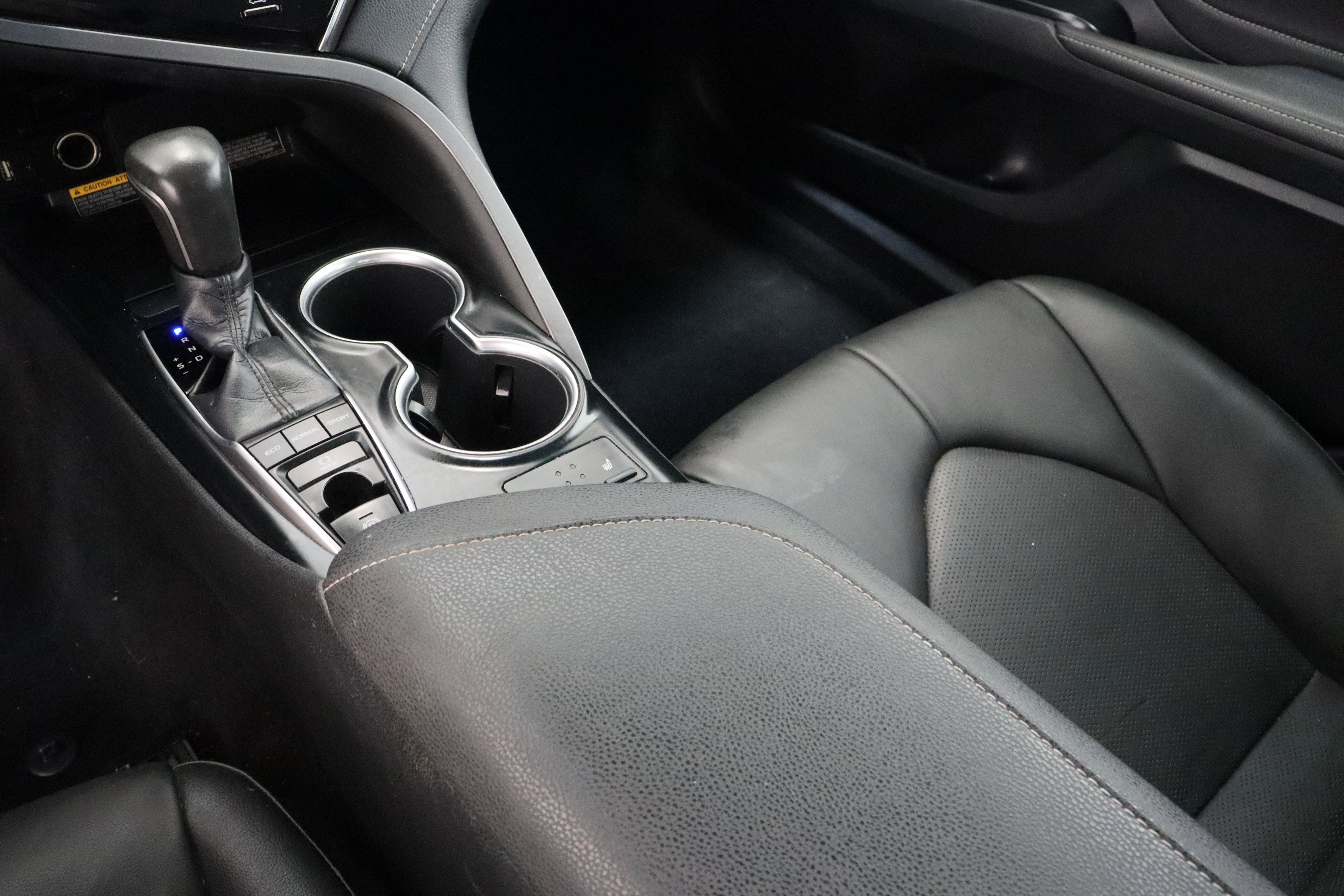 Used 2018 Toyota Camry XSE image 17