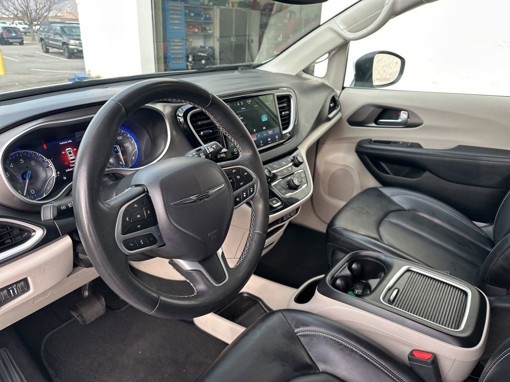 Certified 2023 Chrysler Pacifica Touring-L image 8