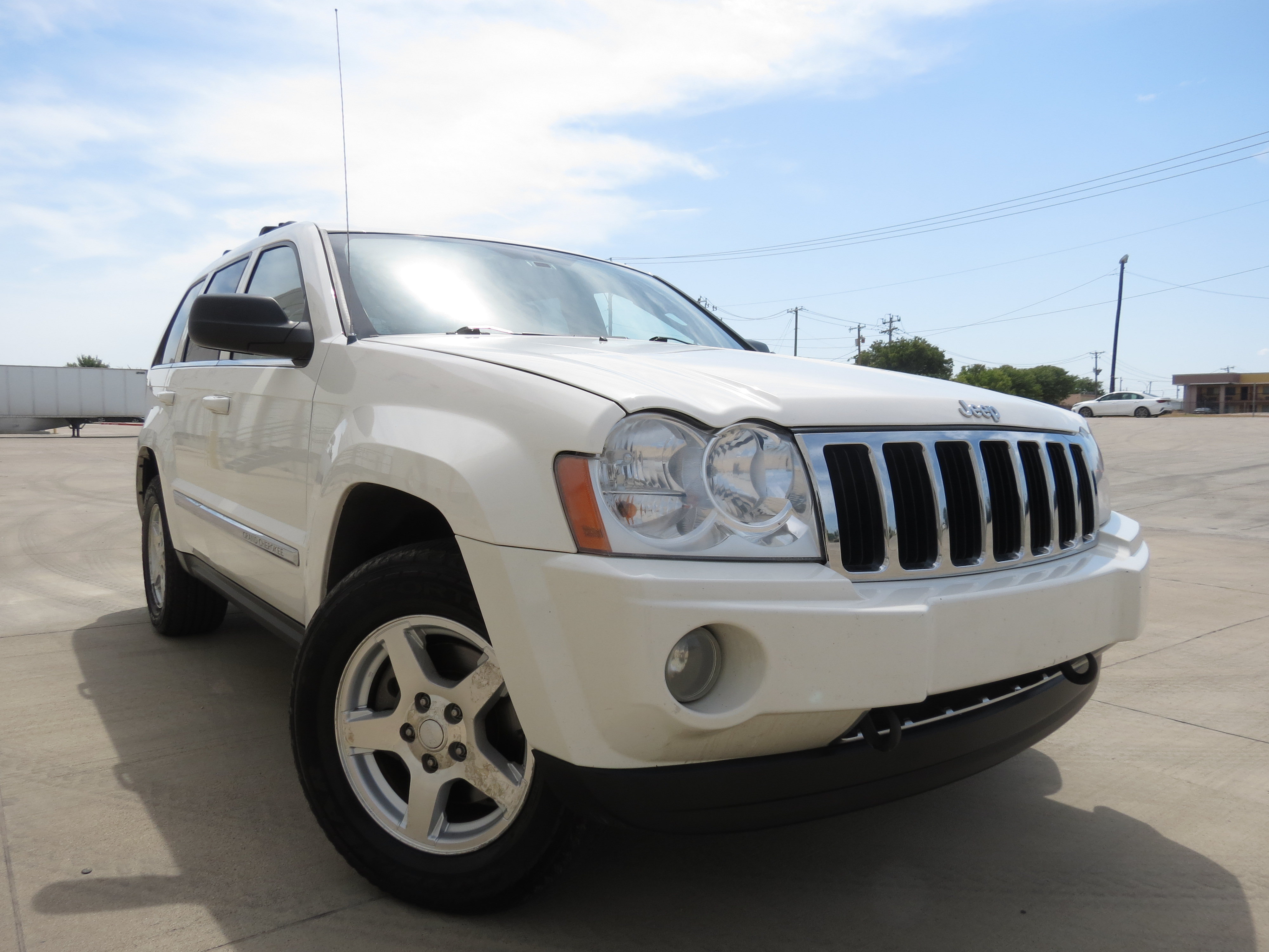 Used 2005 Jeep Grand Cherokee Limited AWD/4WD image 2