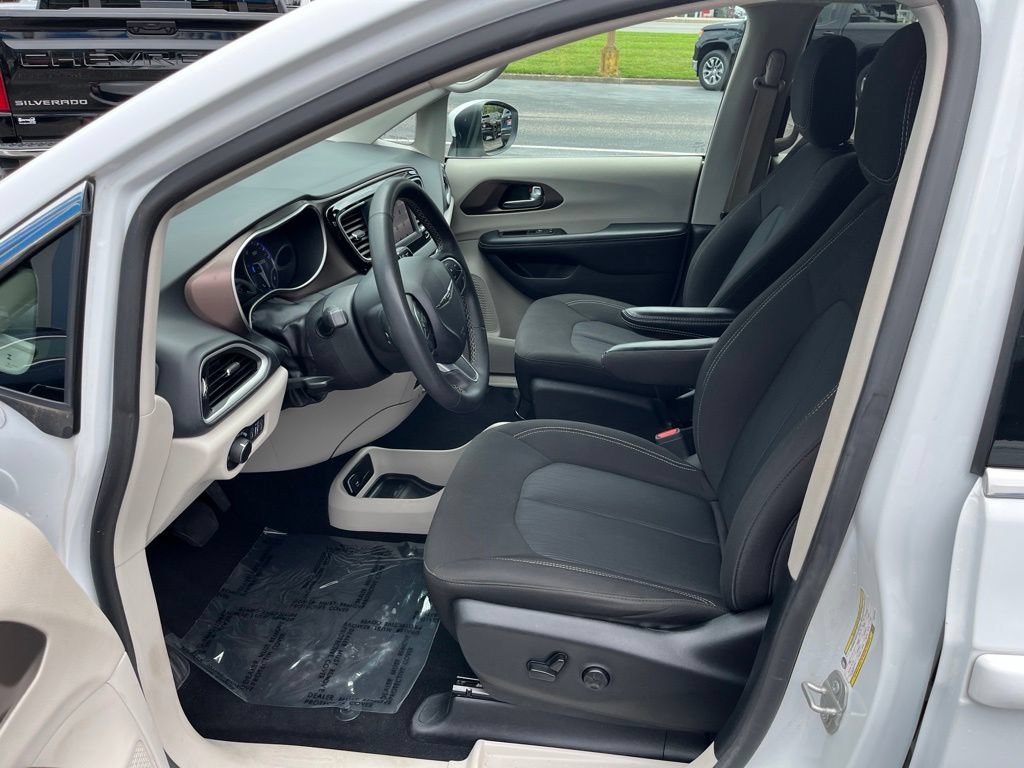 Used 2023 Chrysler Voyager LX FWD image 51