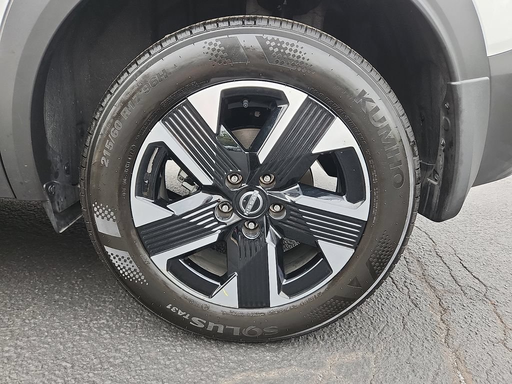 Certified 2025 Nissan Kicks SV AWD/4WD image 9