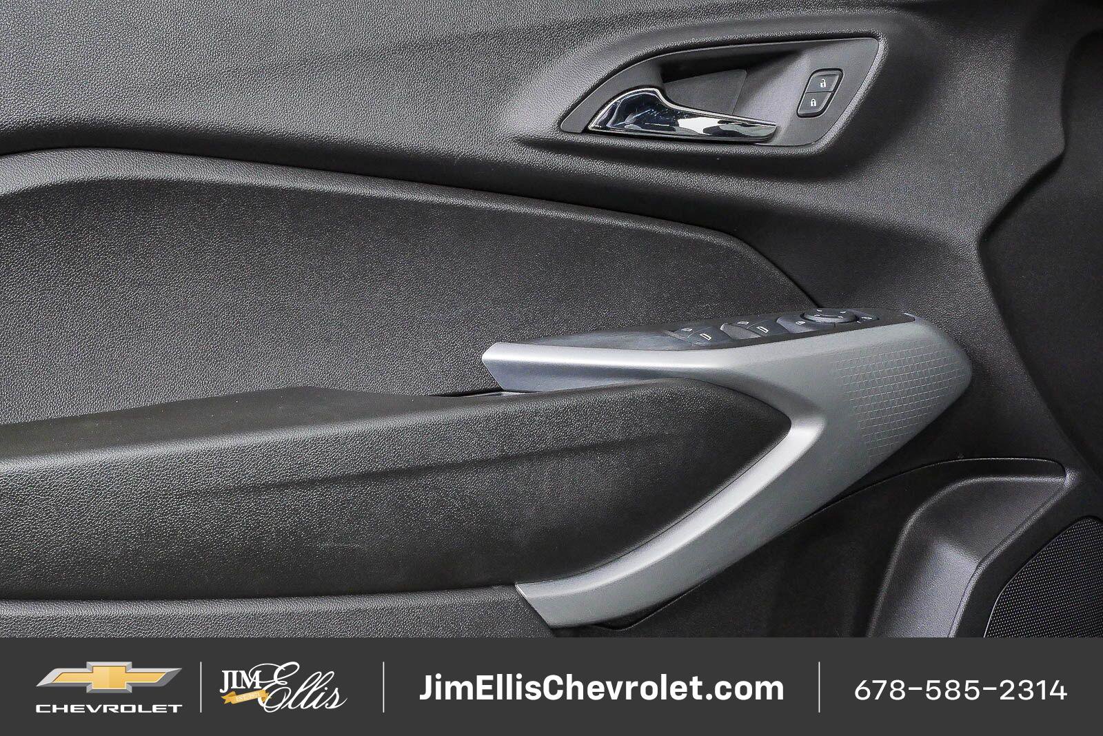 Certified 2025 Chevrolet Trax RS w/ Sunroof Package FWD image 6