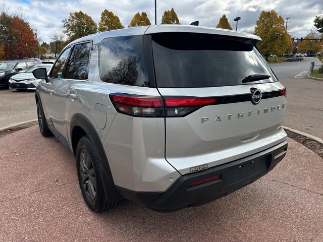 Used 2024 Nissan Pathfinder S image 3