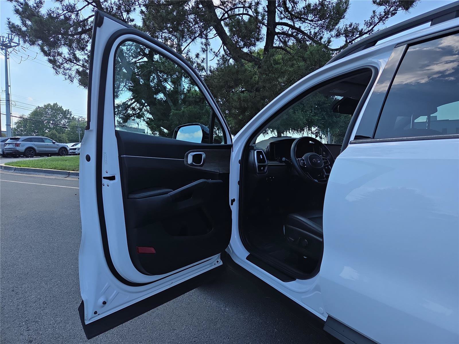 Certified 2021 Kia Sorento EX w/ EX AWD X-Line Package image 12