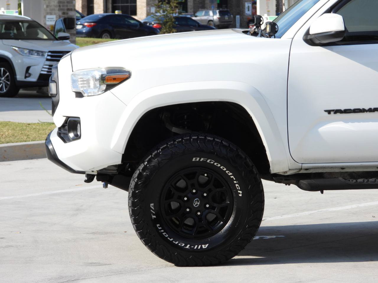 Used 2021 Toyota Tacoma SR5 RWD image 31