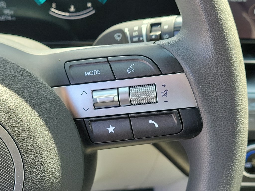 Used 2025 Hyundai Kona SE FWD image 28