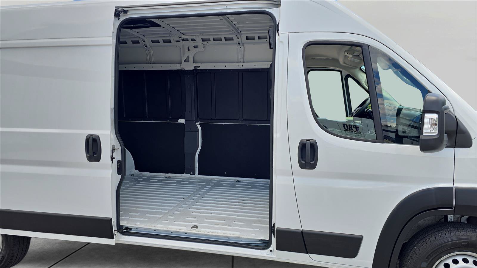 Used 2026 RAM ProMaster 2500 w/ Convenience Group FWD image 27