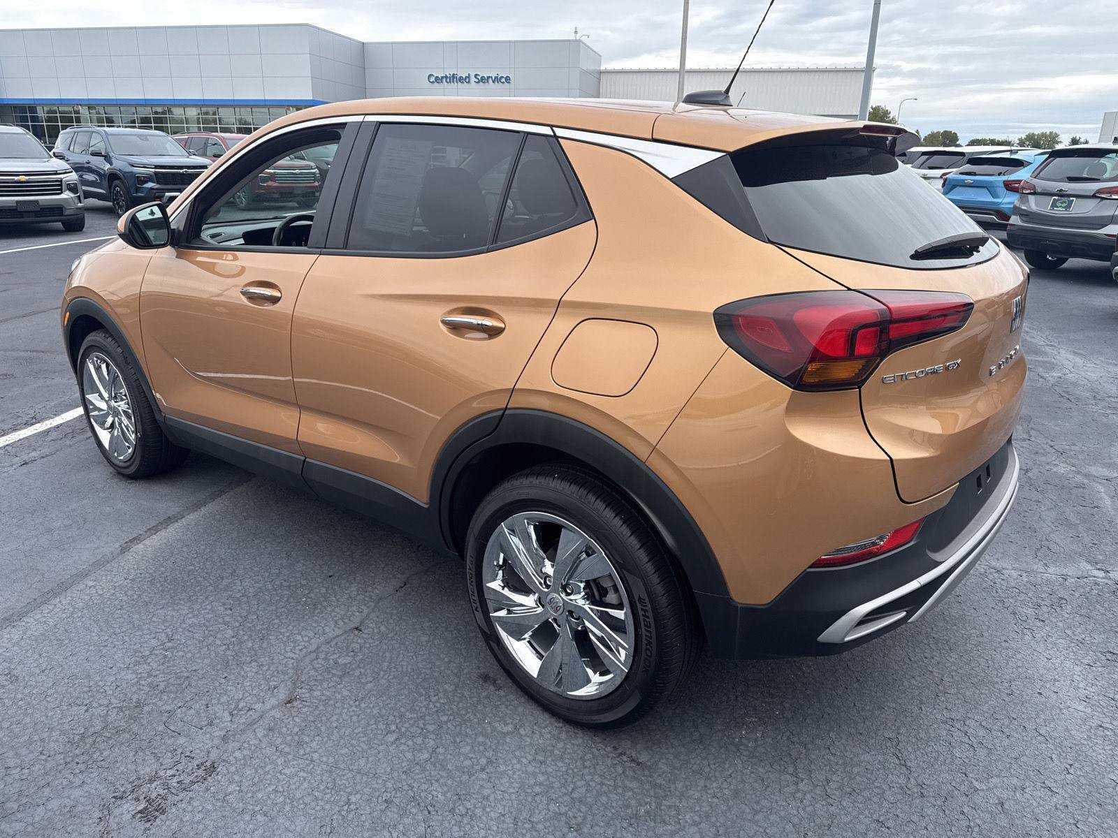 Used 2024 Buick Encore GX Preferred FWD image 2