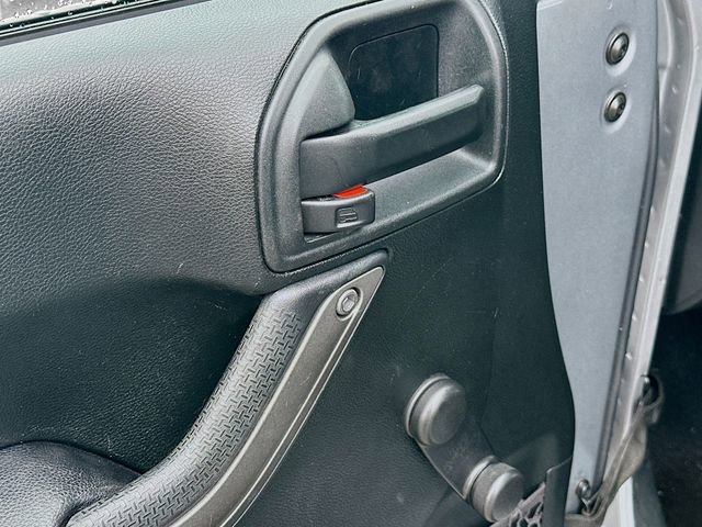 Used 2018 Jeep Wrangler Unlimited Sport w/ Connectivity Group AWD/4WD image 18