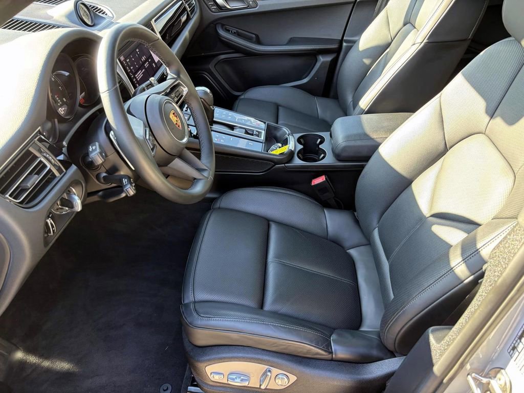 Certified 2024 Porsche Macan image 20