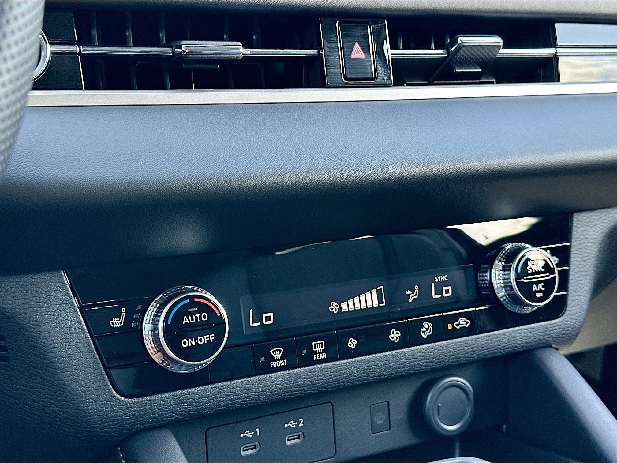 New 2025 Mitsubishi Outlander SE image 11