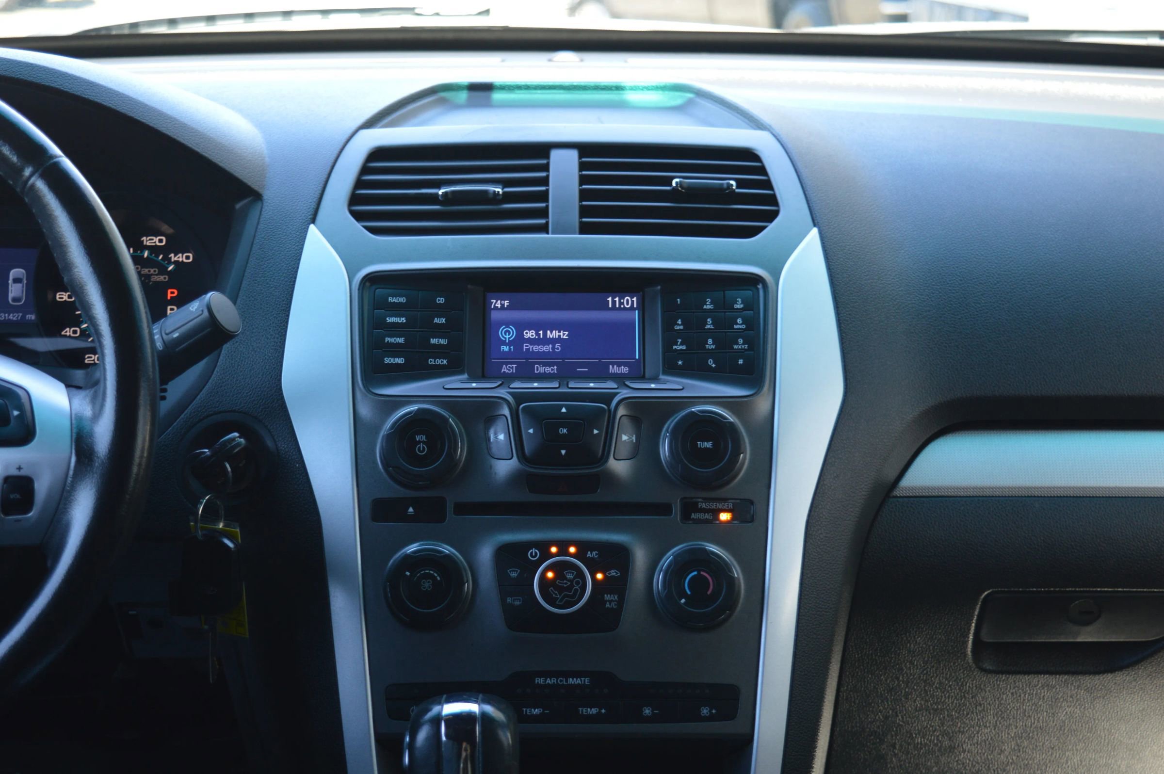 Used 2014 Ford Explorer XLT image 39