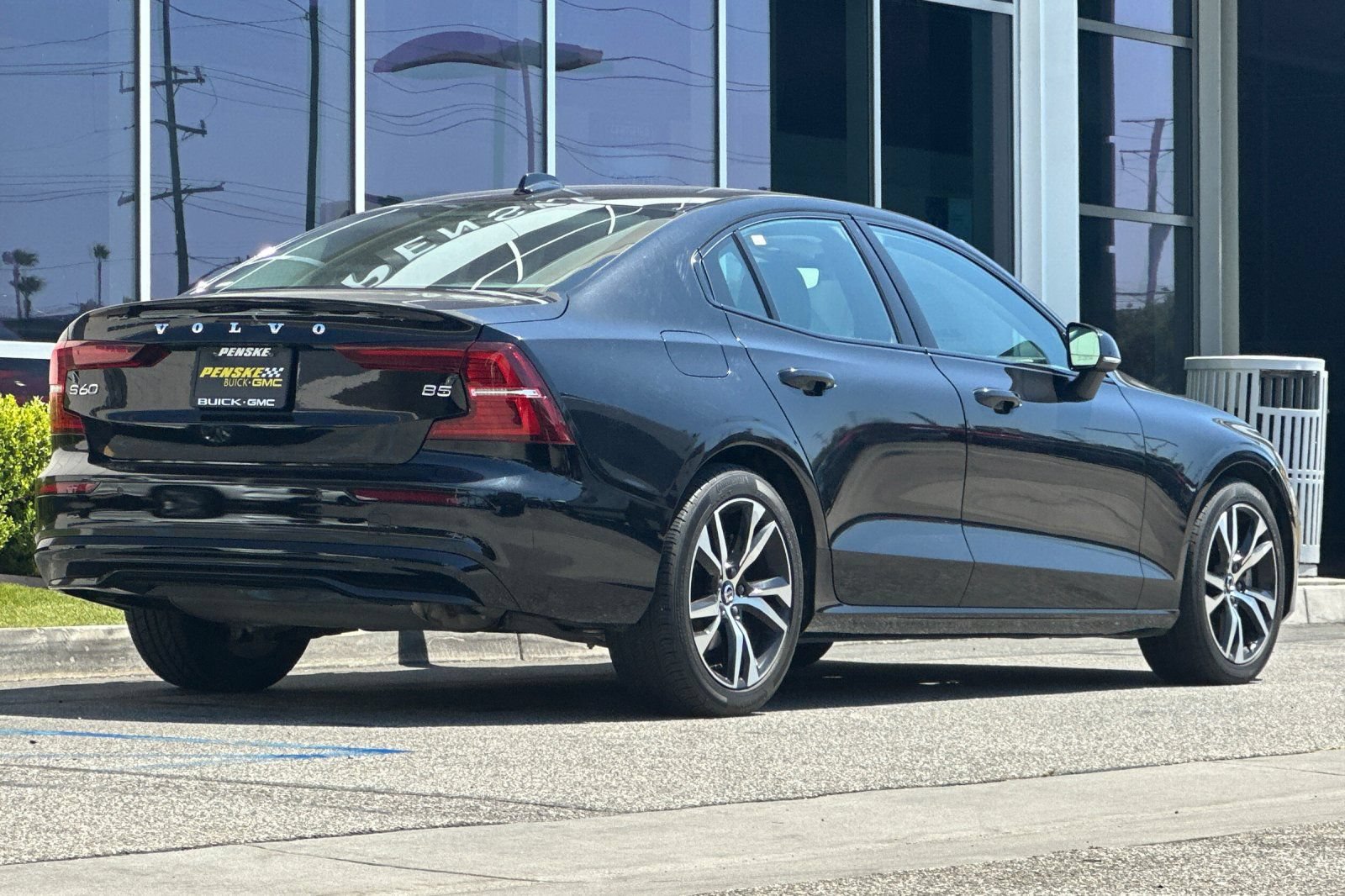 Used 2024 Volvo S60 B5 Core FWD image 4