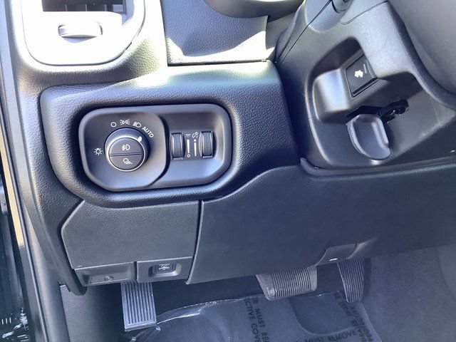 New 2026 RAM 2500 Laramie w/ Sport Appearance Package AWD/4WD image 15