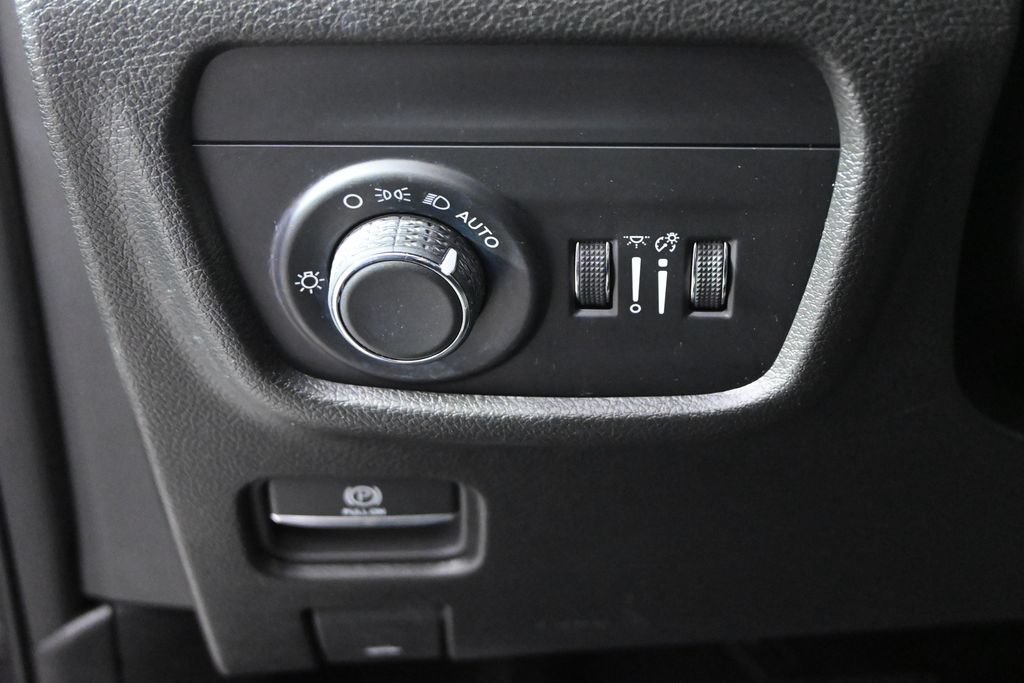 Used 2023 Jeep Grand Cherokee Altitude AWD/4WD image 23