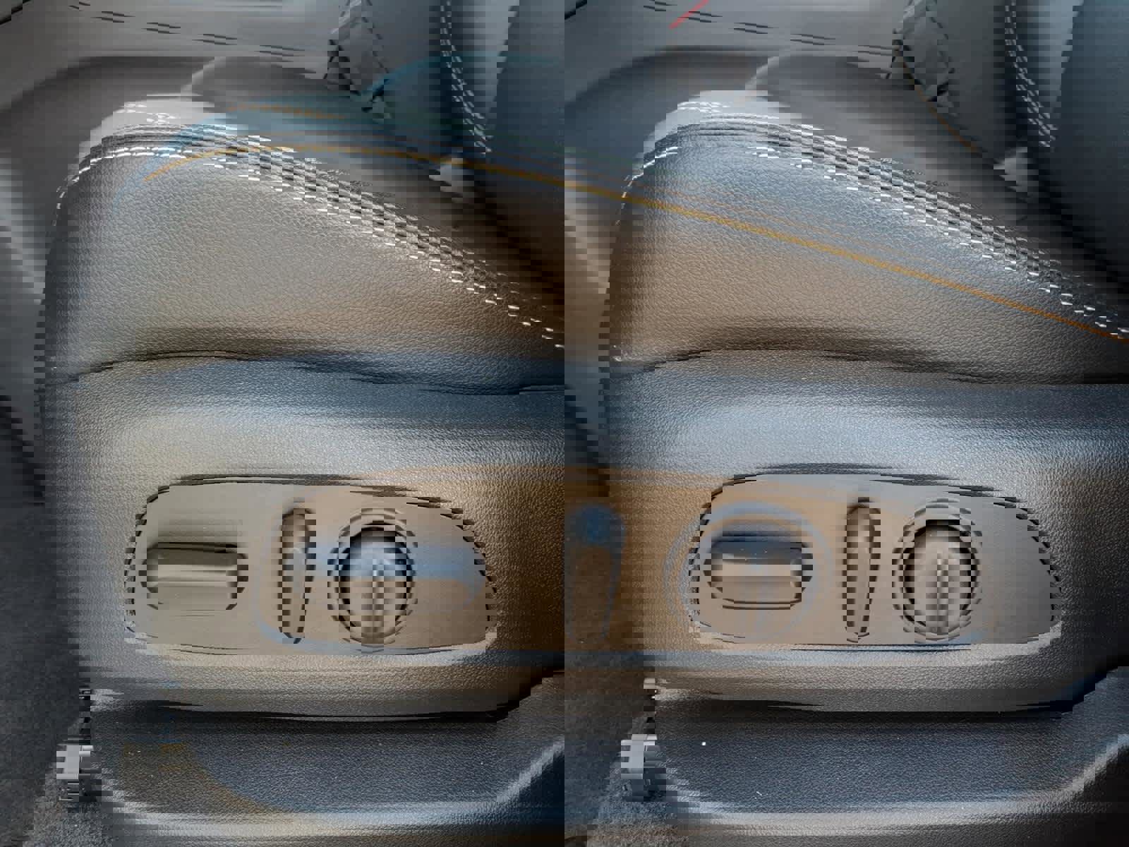 Used 2024 Chevrolet Equinox Premier image 28