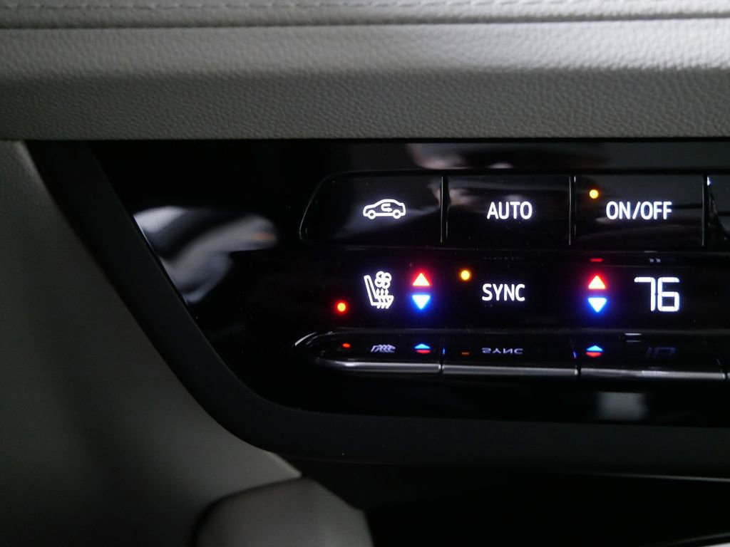 Used 2023 Buick Envision Avenir image 32