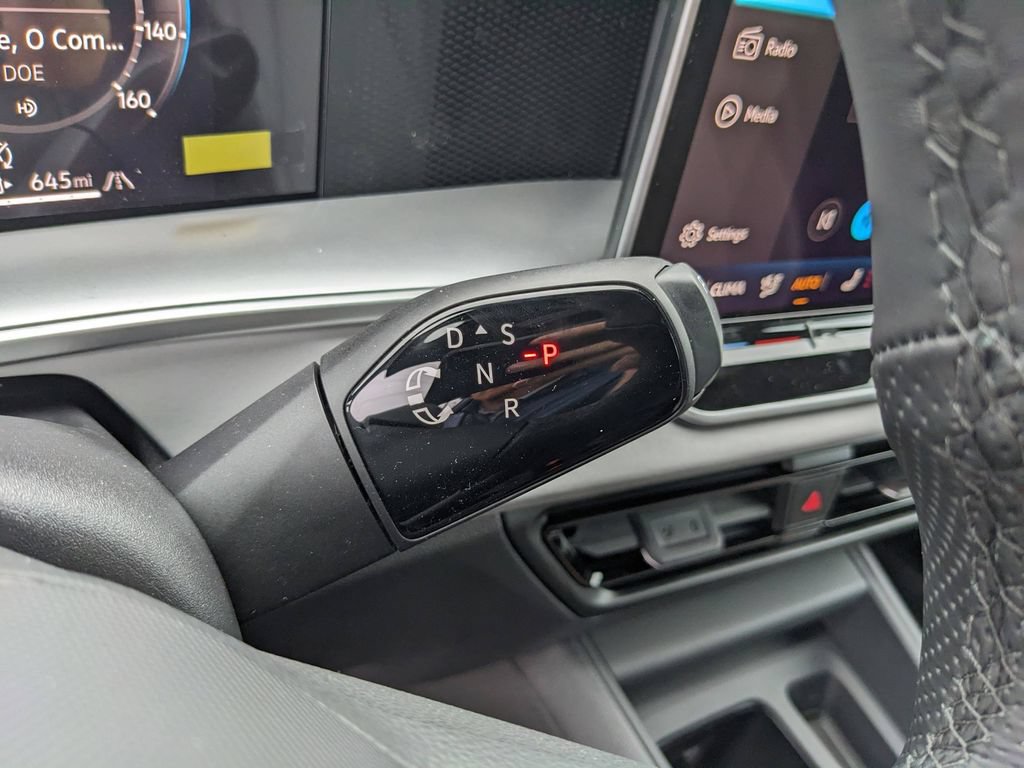 New 2026 Volkswagen Tiguan SE R-Line AWD/4WD image 33