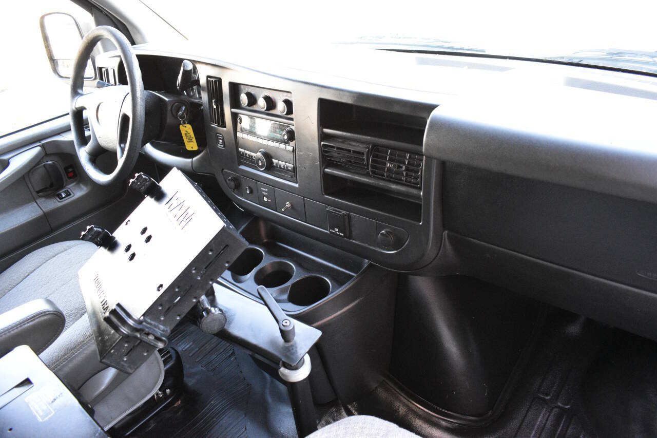 Used 2015 Chevrolet Express 2500 RWD image 28