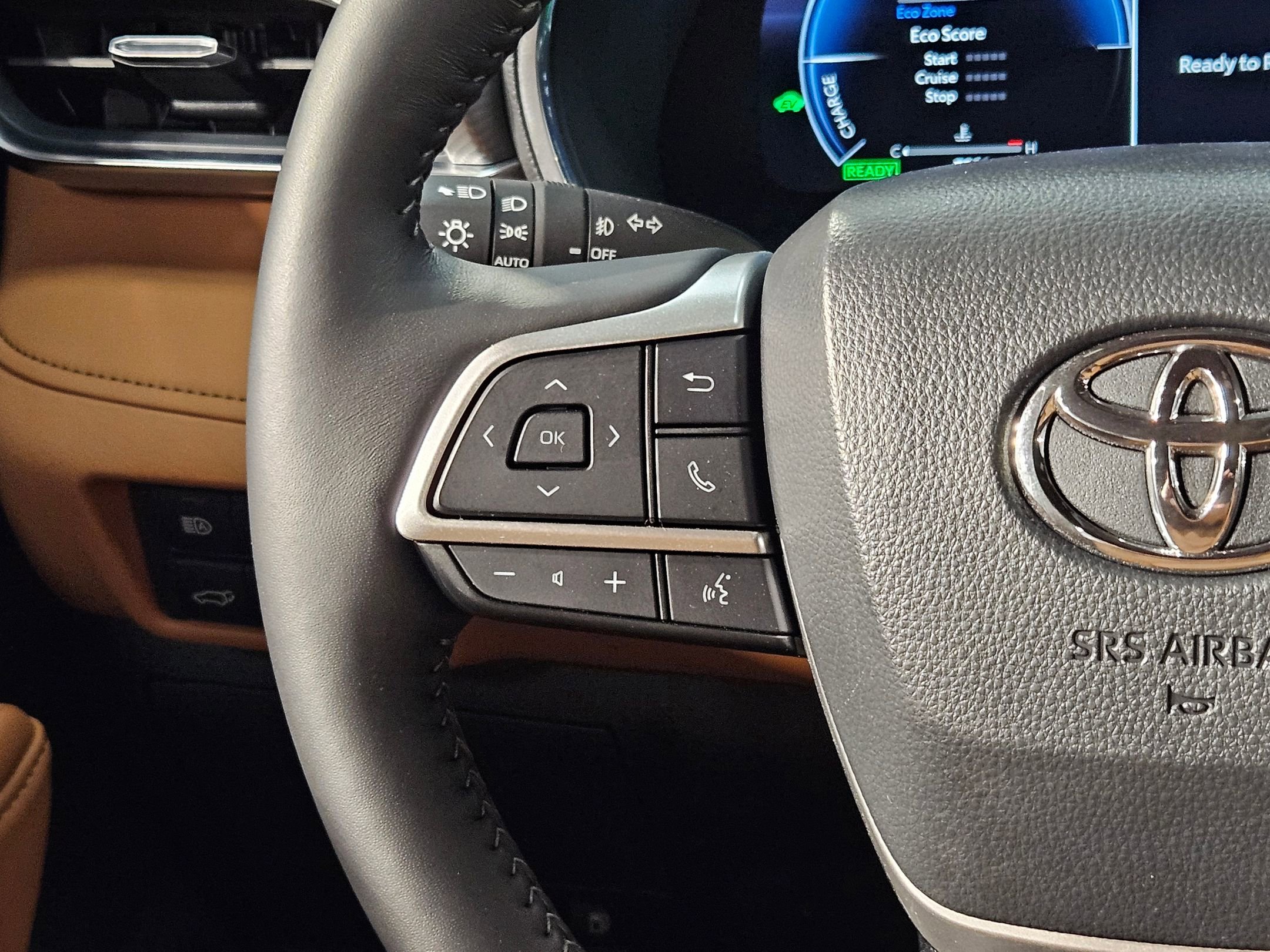 Certified 2025 Toyota Highlander Platinum image 28