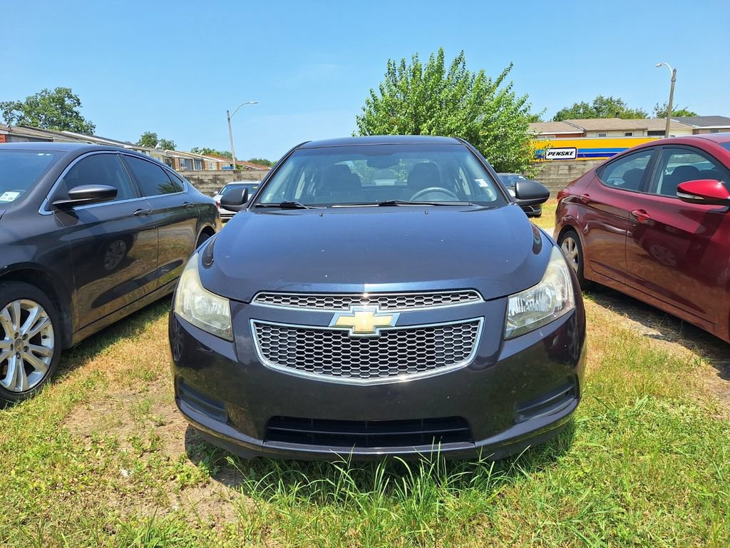 Used 2014 Chevrolet Cruze LS FWD video 2