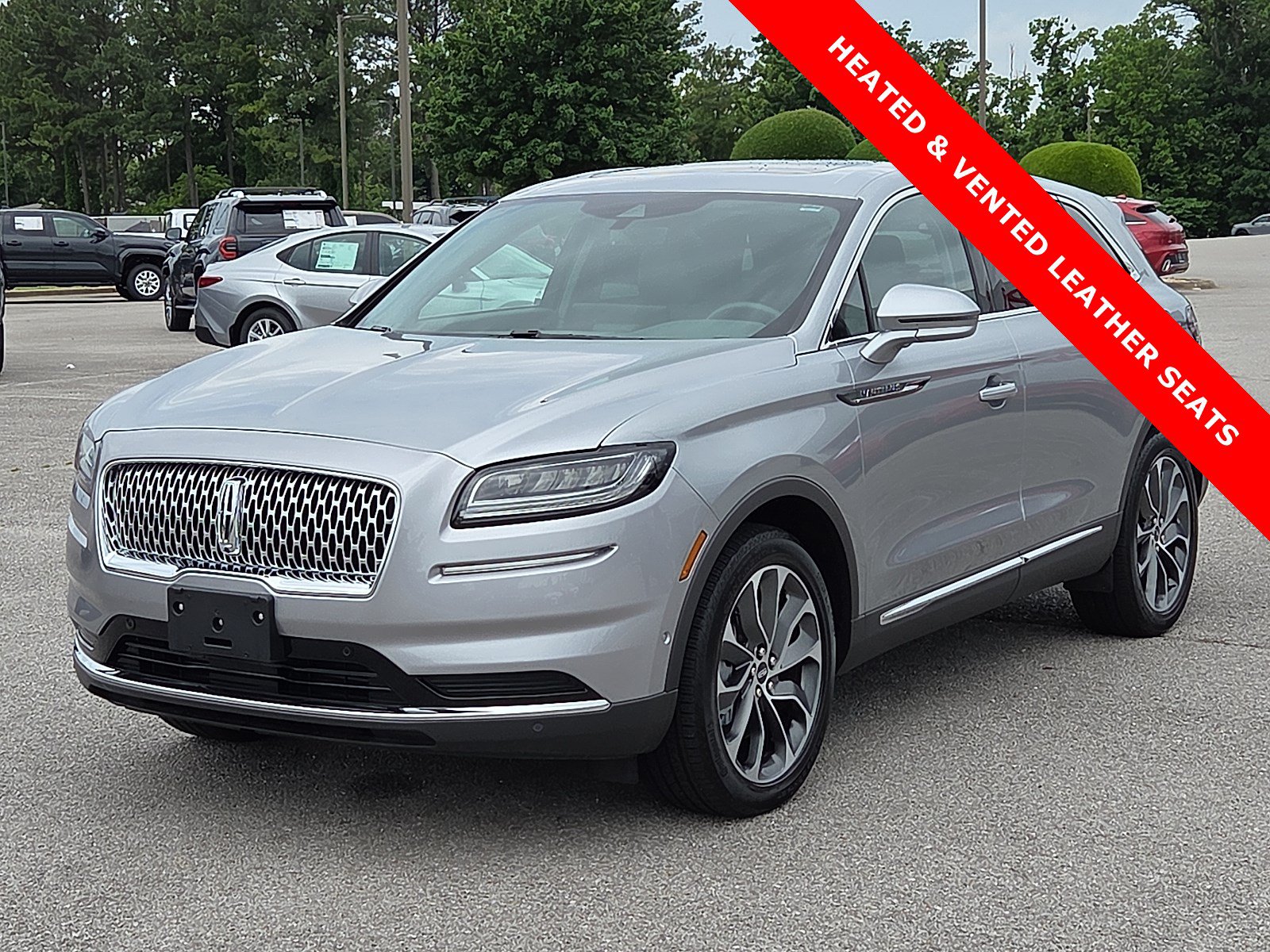 Used 2023 Lincoln Nautilus Reserve w/ Equipment Group 201A AWD/4WD image 2
