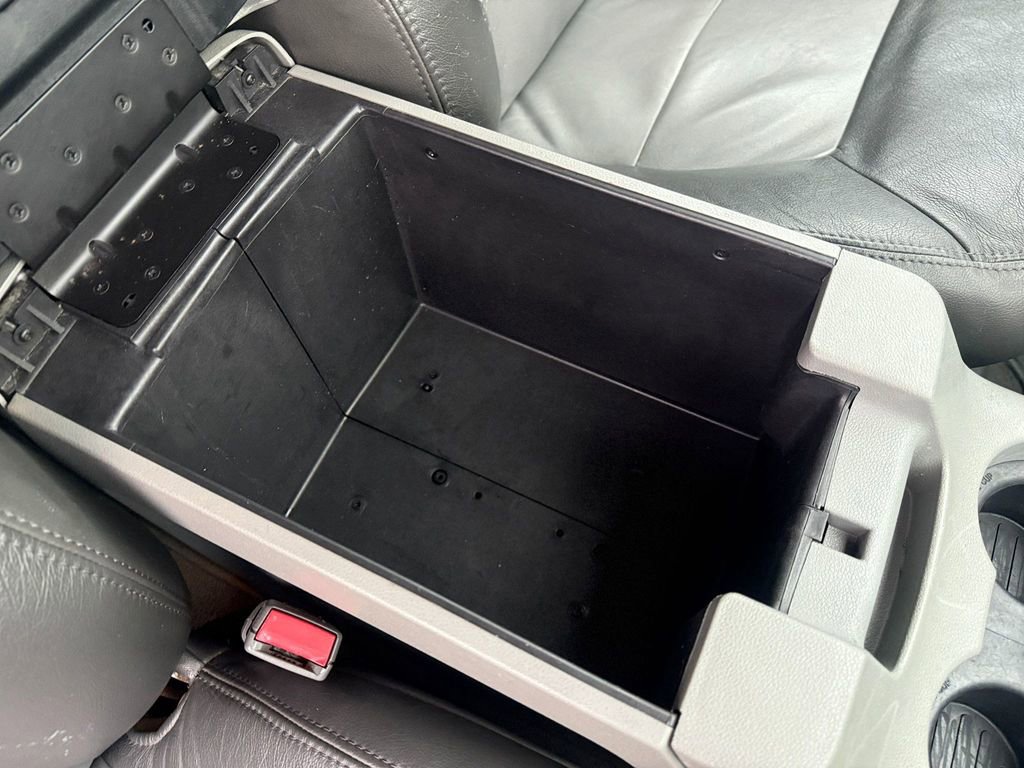 Used 2005 Ford Expedition XLT image 31