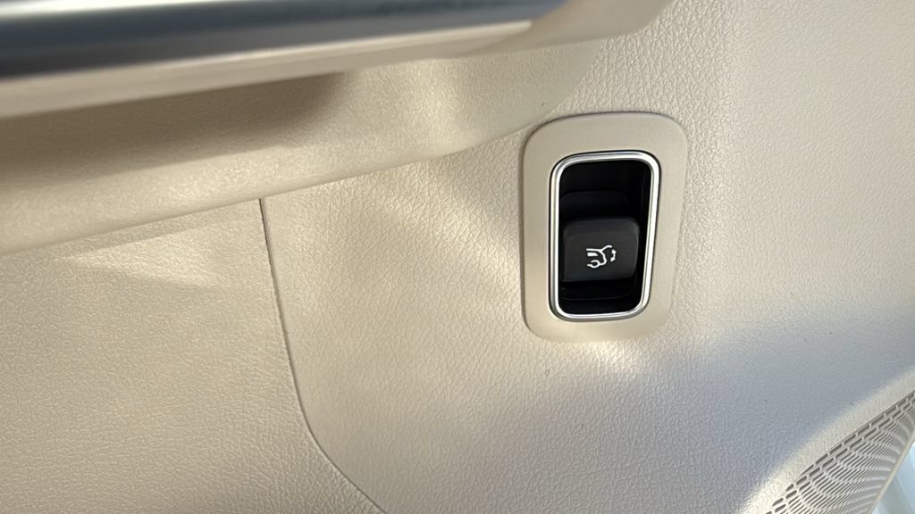 Certified 2026 Mercedes-Benz GLB 250 4MATIC image 25