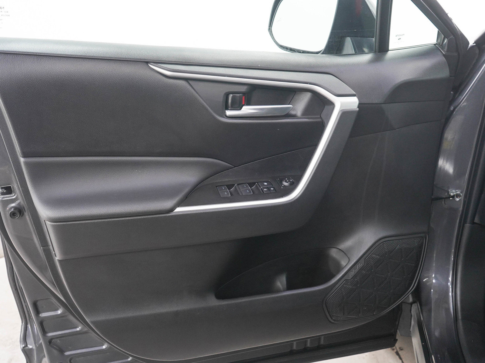 Used 2025 Toyota RAV4 XLE w/ Convenience Package AWD/4WD image 21
