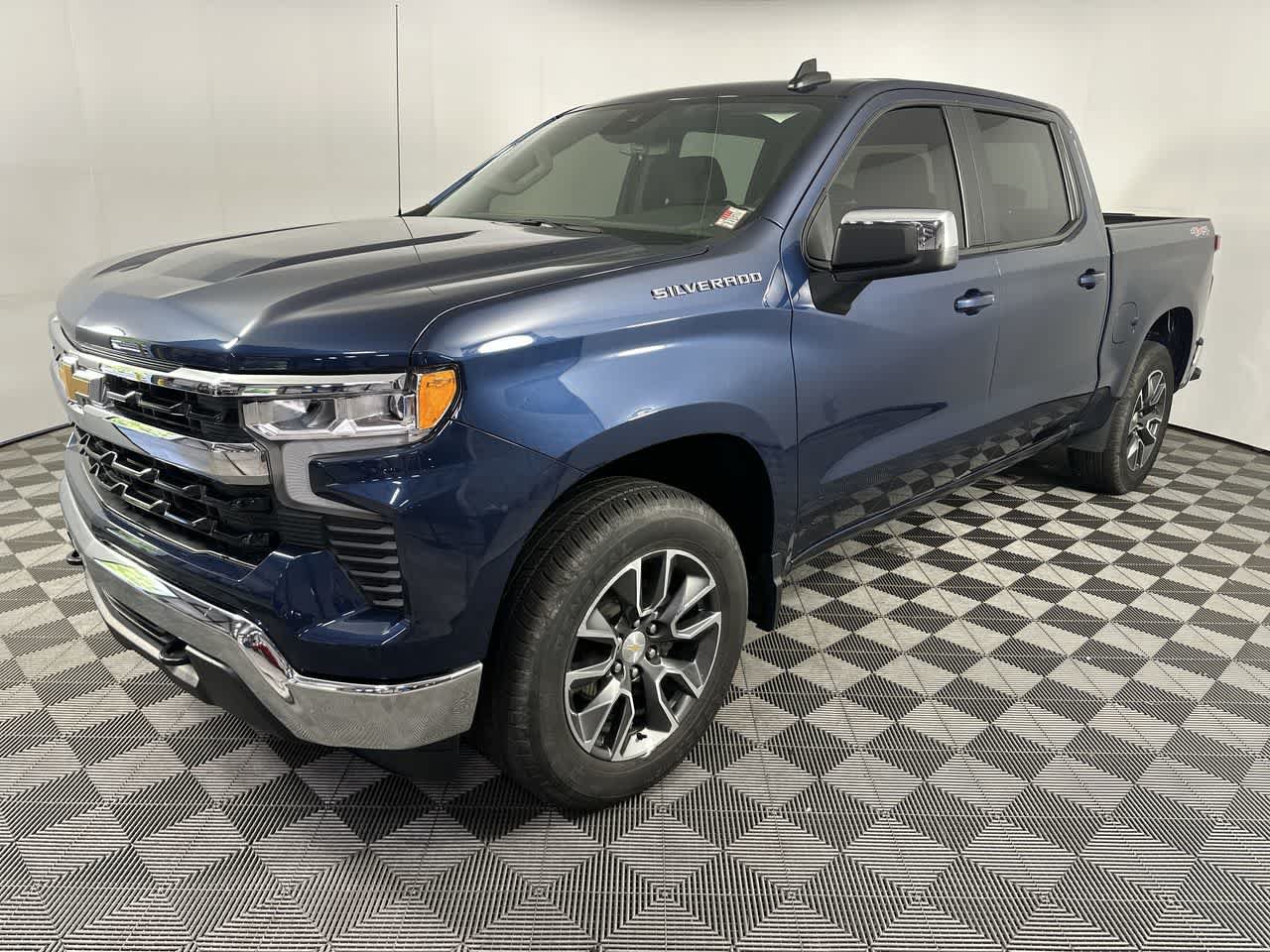 Used 2023 Chevrolet Silverado 1500 LT AWD/4WD image 4
