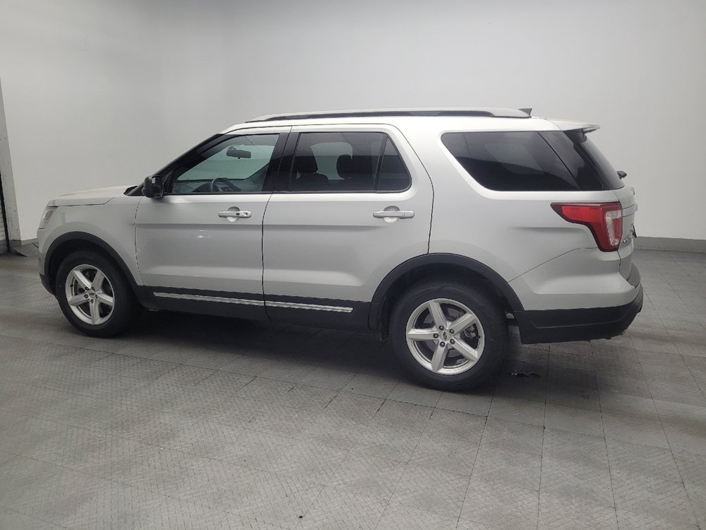 Used 2018 Ford Explorer XLT FWD image 3