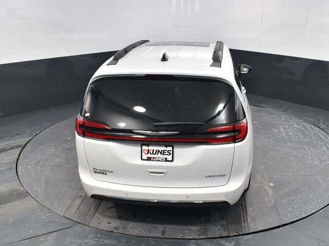 Used 2023 Chrysler Pacifica Limited image 42