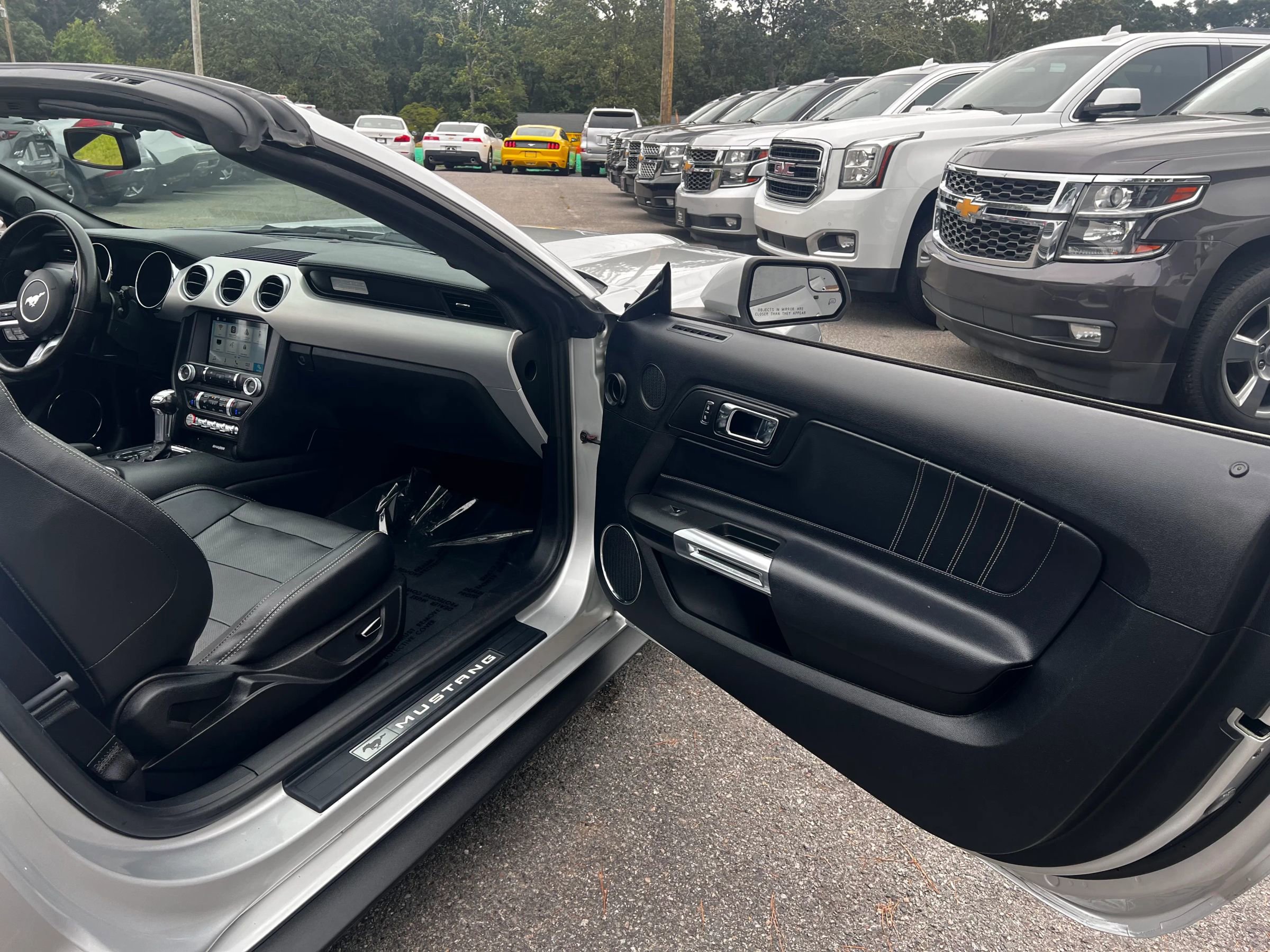 Used 2017 Ford Mustang Premium image 24