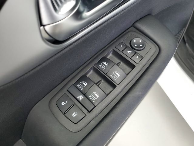 Used 2025 Chrysler Pacifica Limited FWD image 21