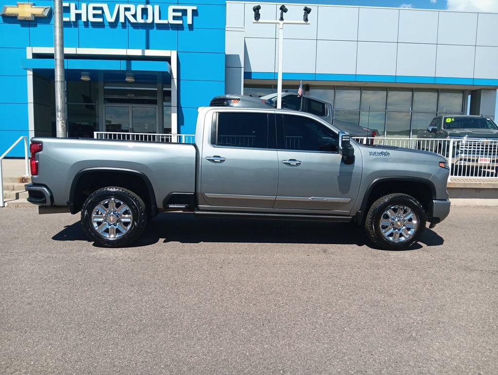 Used 2024 Chevrolet Silverado 2500 High Country w/ High Country Premium Package AWD/4WD image 5