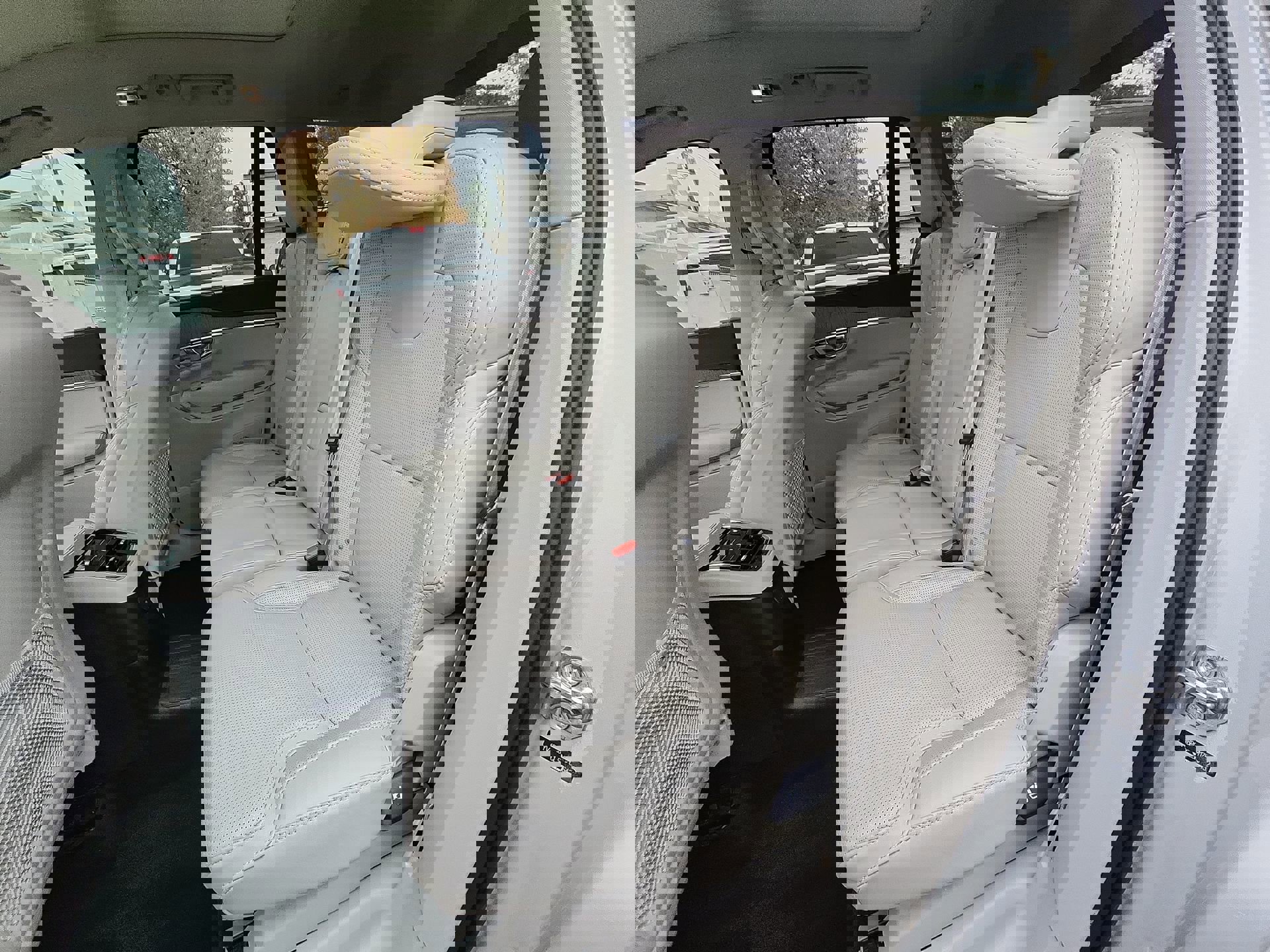 Used 2021 Volvo XC90 T8 Inscription w/ Climate Package image 25