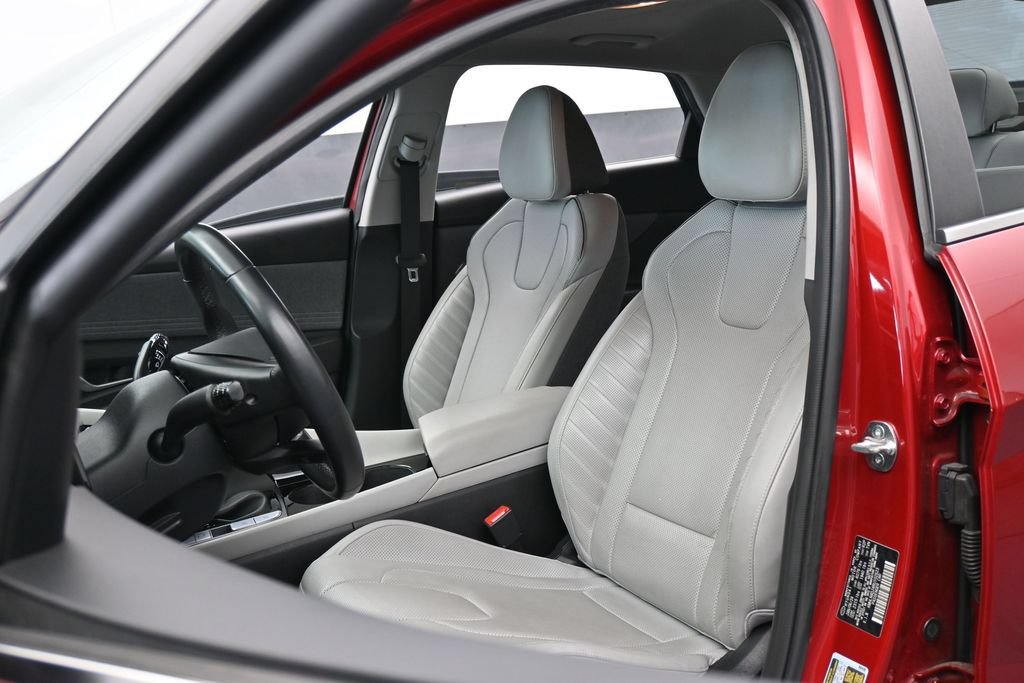Used 2024 Hyundai Elantra Limited FWD image 10