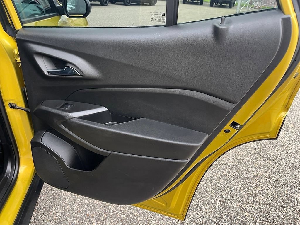 Certified 2024 Chevrolet Trax RS w/ Sunroof Package FWD image 42
