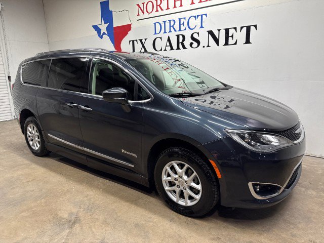 Used 2020 Chrysler Pacifica Touring-L image 3
