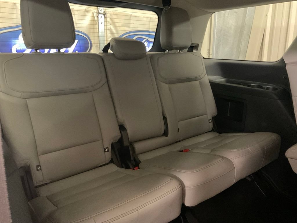 Used 2025 Ford Expedition Active AWD/4WD image 13