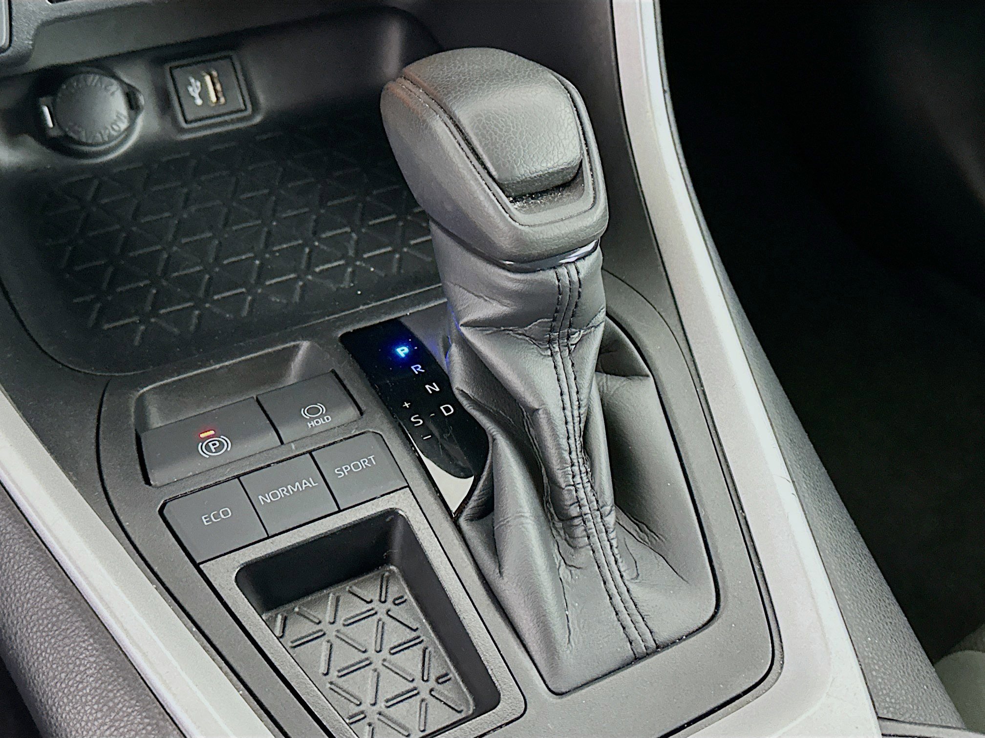 Used 2024 Toyota RAV4 XLE image 24